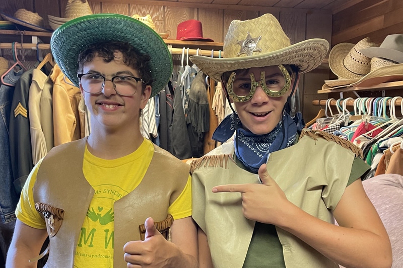 two-boys-with-cowboy-hats